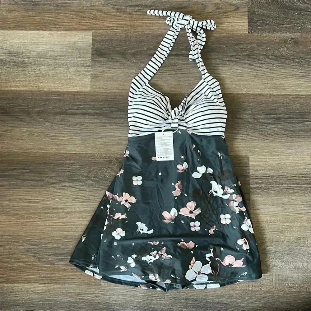 (27)NWT Cocoship one piece swim suit  dress with built in shorts